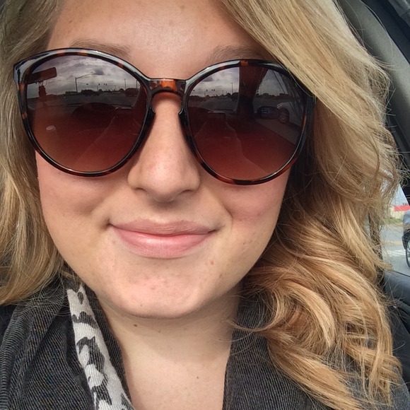 Profile Picture of Jayde Klave (@jklave) on Poshmark