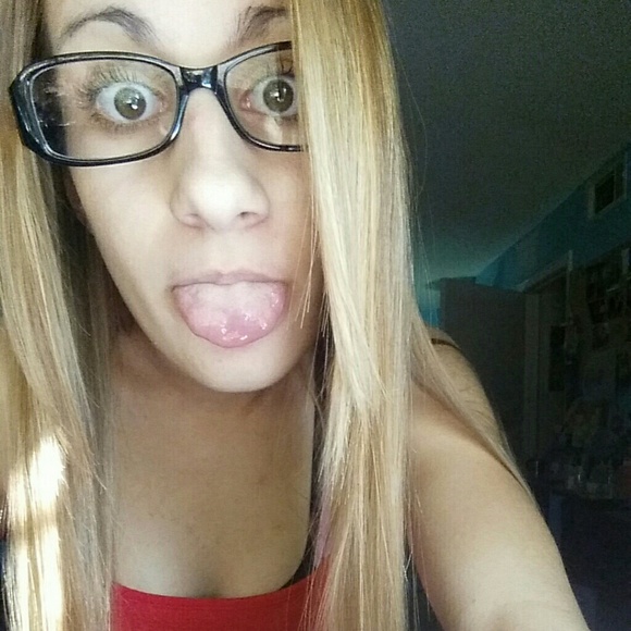 Profile Picture of Danielle Laming (@mariedanielle18) on Poshmark