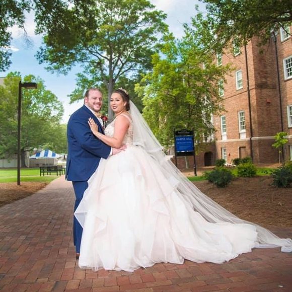 Profile Picture of Bianca Velez (@balexisv) on Poshmark