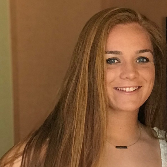 Profile Picture of Holly Pachella (@hlpachella) on Poshmark