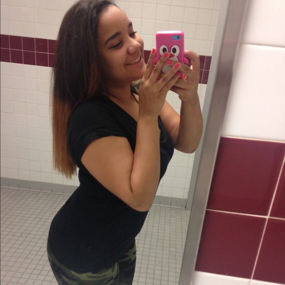 Profile Picture of Stephanie Ehly (@stephie_ehly) on Poshmark