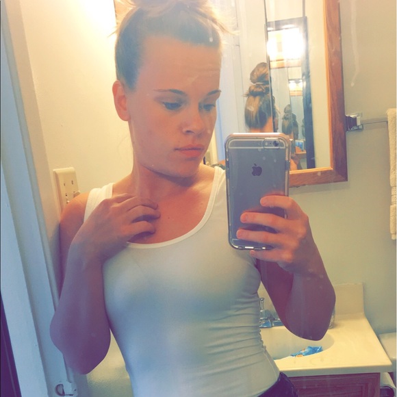 Profile Picture of Andrea Gulling (@drebaby88) on Poshmark