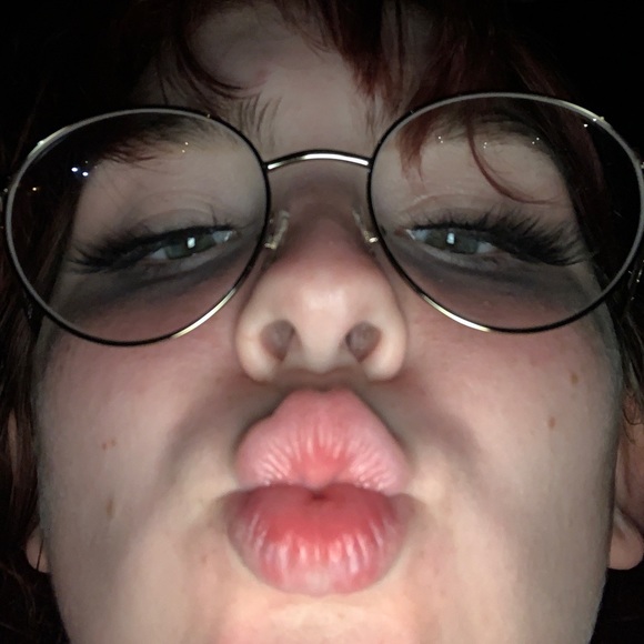 Profile Picture of Lola Summers (@lilbitchcloset) on Poshmark