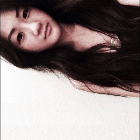 Profile Picture of Annie Luu (@annieme0w) on Poshmark