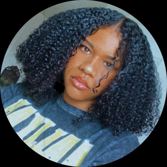 Profile Picture of Paige Malone (@emalon456) on Poshmark