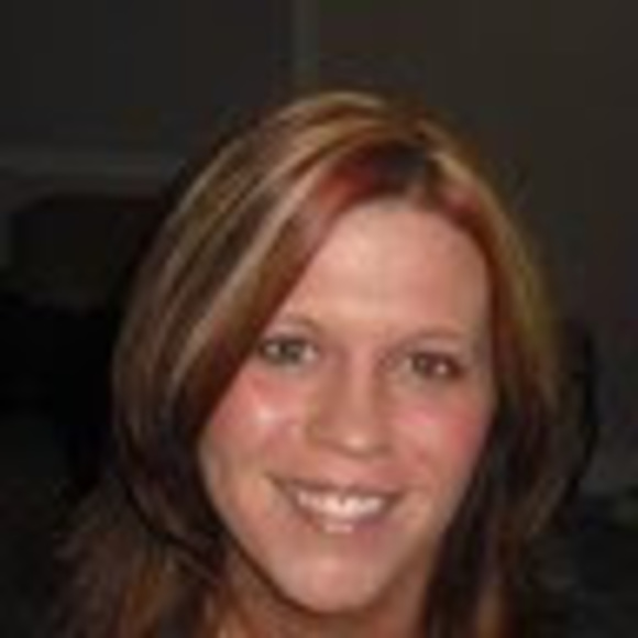 Profile Picture of Renee Faulknor (@reneefaulknor) on Poshmark