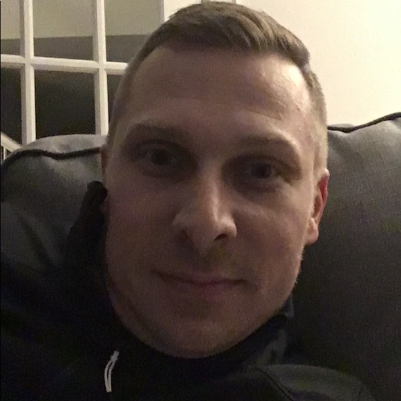 Profile Picture of Ryan Schulz (@rmschulz21) on Poshmark
