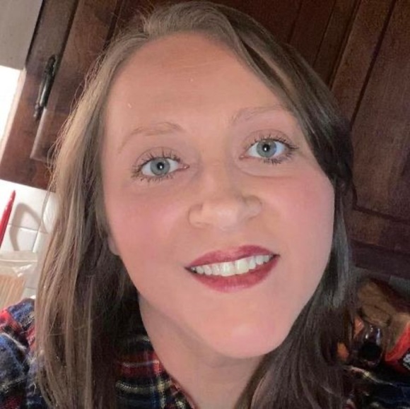 Profile Picture of Megan Jeffries (@mdjeffries83) on Poshmark