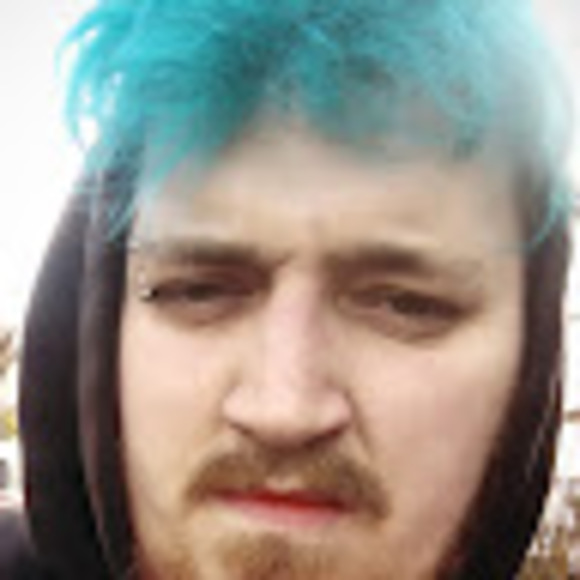 Profile Picture of Chris Blunt (@blunsterz) on Poshmark