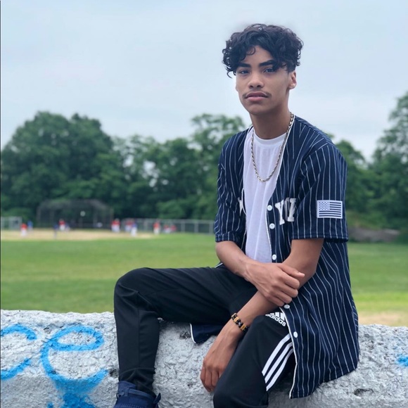 Profile Picture of Jeremy Finesse (@jeremysanchezz) on Poshmark