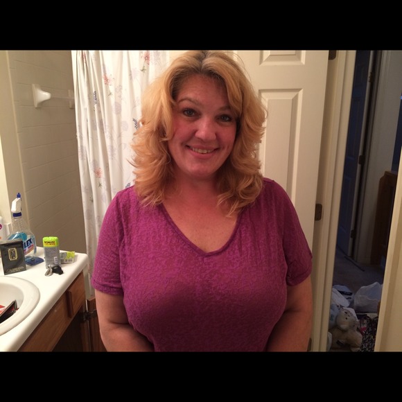 Profile Picture of Sarah Surovec (@sarahhussman) on Poshmark