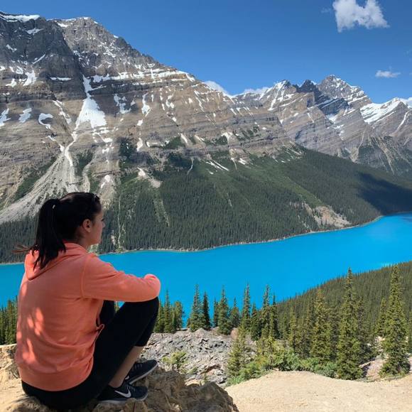 Profile Picture of Jess Denovellis (@deno_juice) on Poshmark