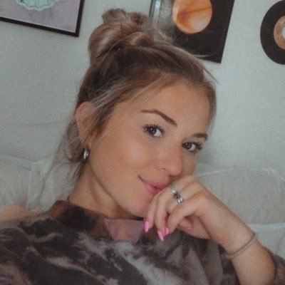 Profile Picture of Nicole (@nicole_x_thomas) on Twitter