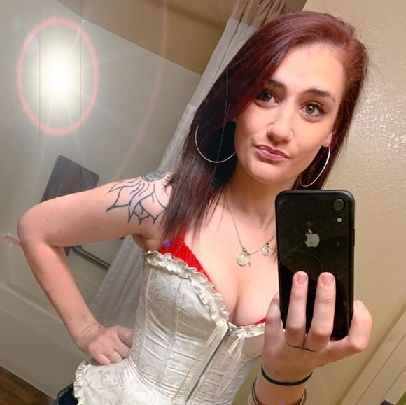 Shaylyn Defilio - Poshmark Profile Picture of Shaylyn Defilio (@shaylyndefilio) on Poshmark