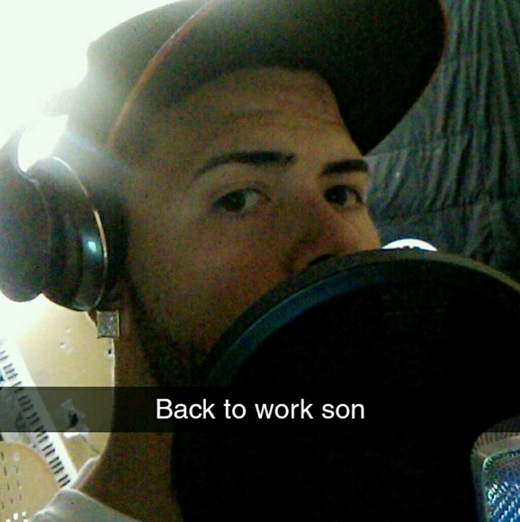 Jonluc Poncedeleon - Poshmark Profile Picture of Jonluc Poncedeleon (@infared12) on Poshmark