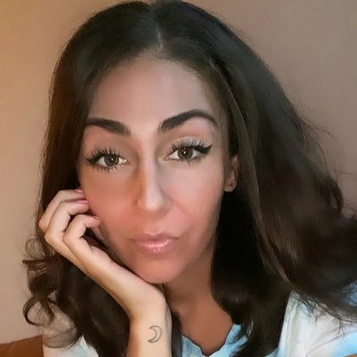 Profile Picture of 𝚔𝚛𝚒𝚜𝚝𝚎𝚗 𝚖. 𝚟𝚊𝚞𝚐𝚑𝚗 (◔◡◔) (@kristen_vaughn) on Twitter
