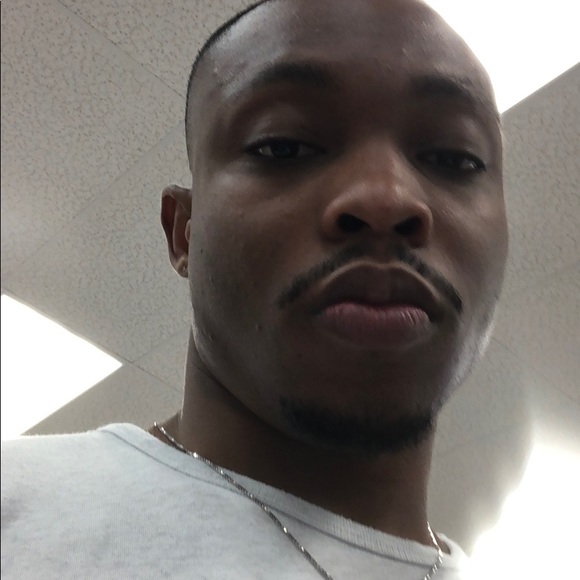 Profile Picture of Darius Longmire (@dlongmire18) on Poshmark