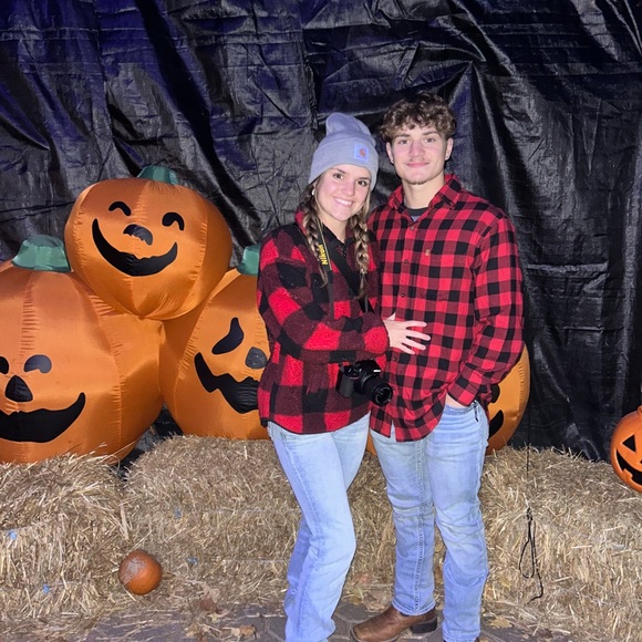 Profile Picture of Brianna Winkelman (@winksbri) on Poshmark