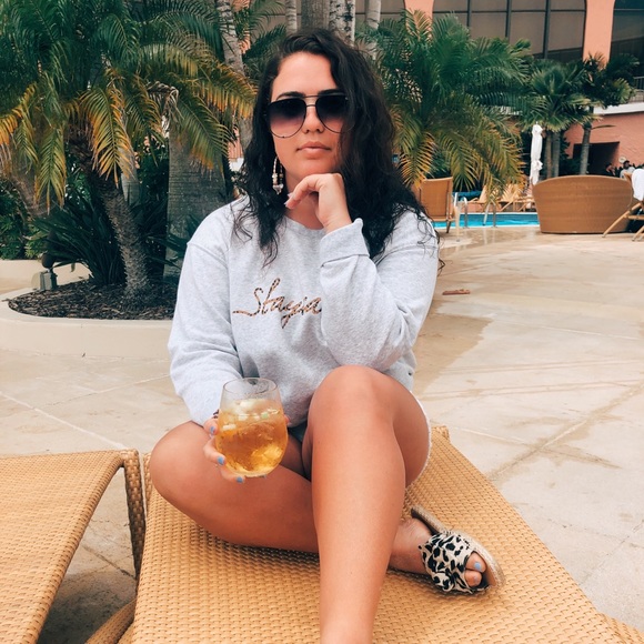 Profile Picture of Victoria Petrozziello (@victoriapetro) on Poshmark