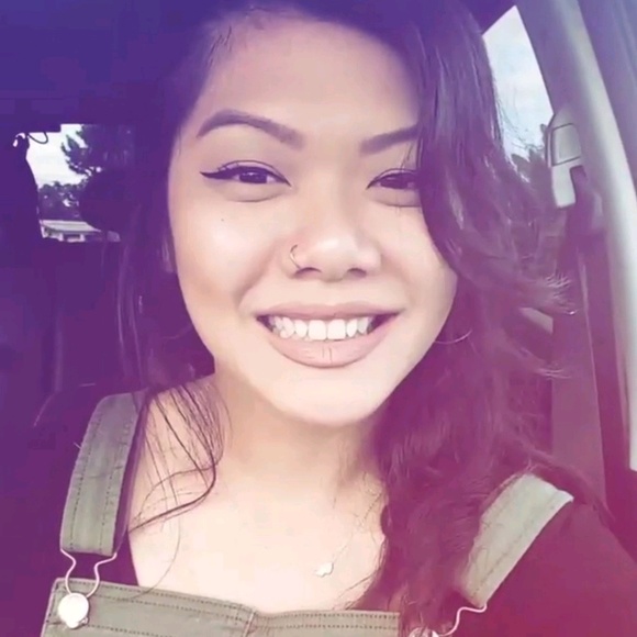 Profile Picture of Debbie Aurellano (@debbaybay) on Poshmark