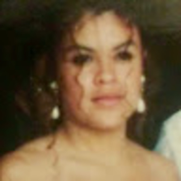 Profile Picture of Eloisa Gutierrez (@eloisa08) on Poshmark