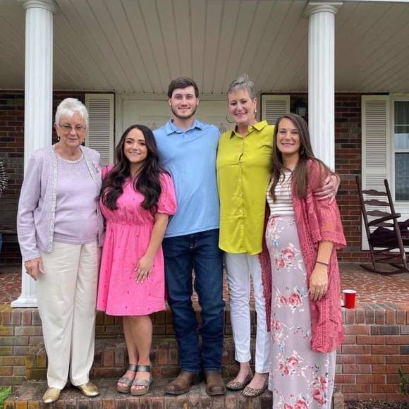 Profile Picture of Kay Boatfield (@kayboatfield) on Poshmark