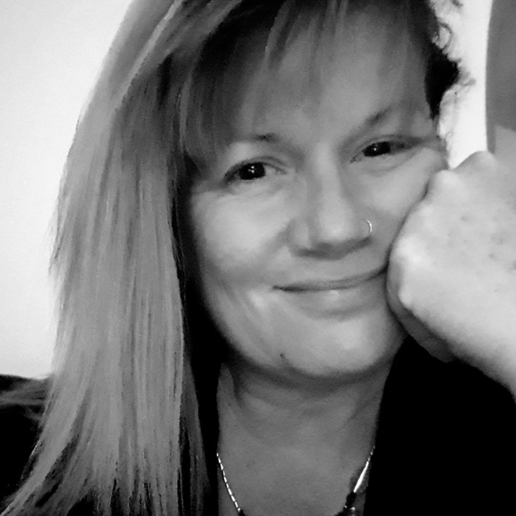 Profile Picture of Sharon Fairs (@shazzza) on Poshmark