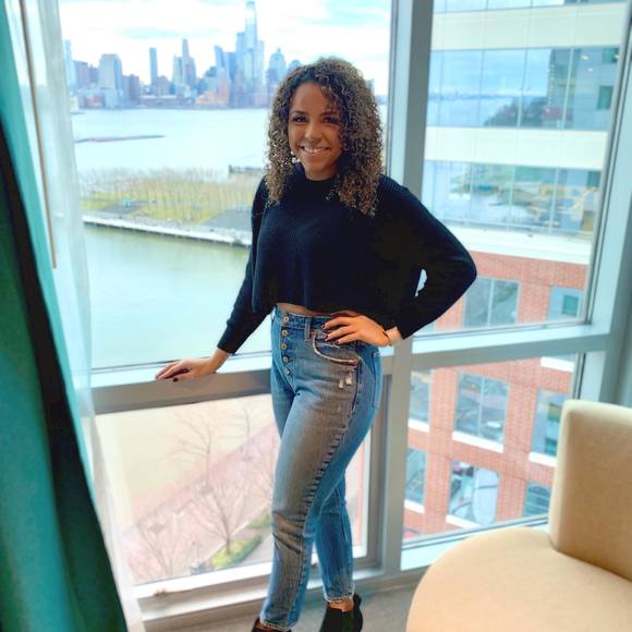 Profile Picture of Catherine Espinal (@cat_11) on Poshmark