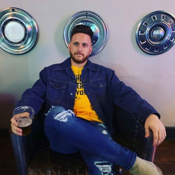 Profile Picture of Bryan Fainer (@bryanfainer) on Poshmark