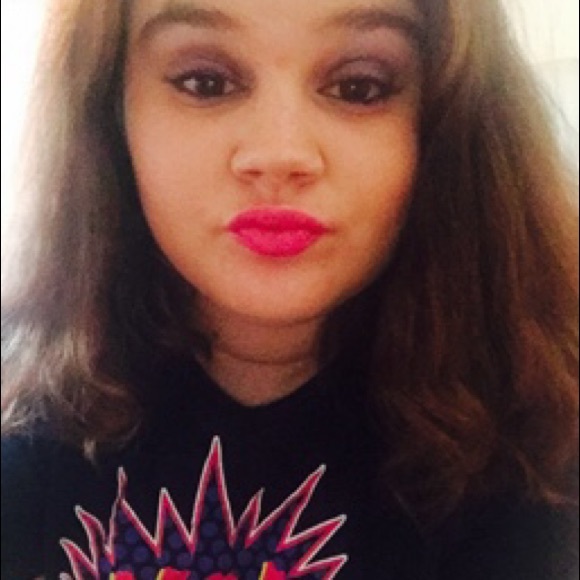 Profile Picture of Haley Hanson (@halopaid) on Poshmark