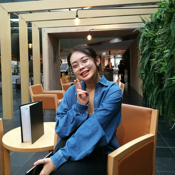 Profile Picture of Bianca Ng (@binc_) on Poshmark