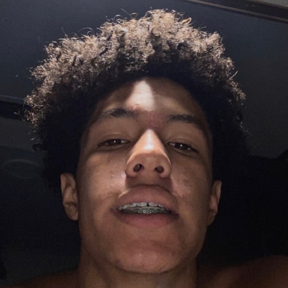 Profile Picture of Thadus Williams (@tjwilliams12) on Poshmark