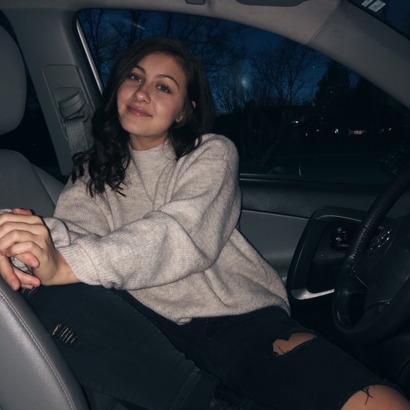 Profile Picture of Alex Jones (@17alexjones) on Poshmark