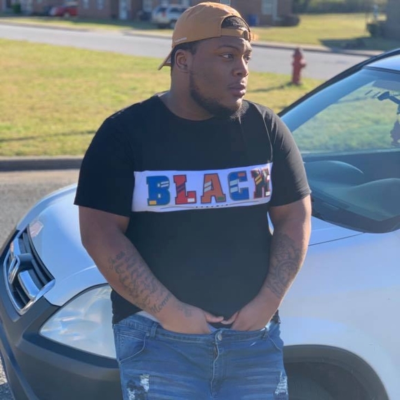 Profile Picture of Lonzo Davis (@lonzo223) on Poshmark