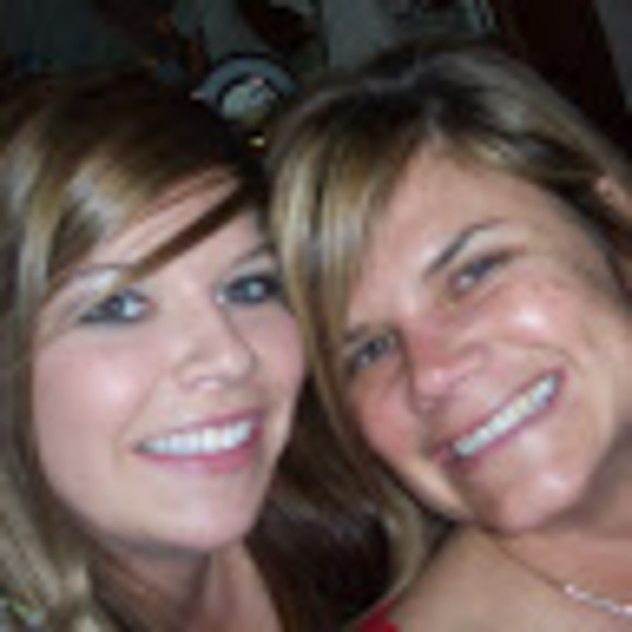 Profile Picture of Elli Bangerter (@ellibangerter) on Poshmark