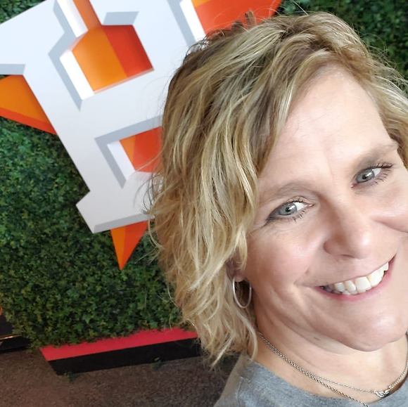 Profile Picture of Kim Lovelace (@klyn1969) on Poshmark