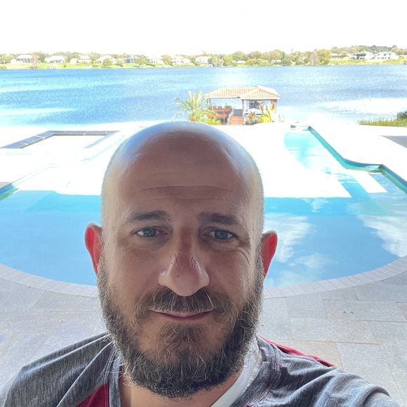 Profile Picture of Vincent Kawasmeh (@vincentkawasmeh) on Poshmark