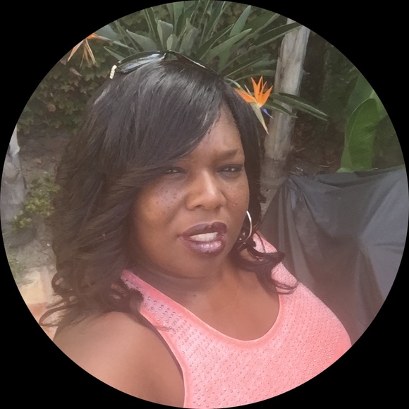 Robin Hershkovitz - Poshmark Profile Picture of Robin Hershkovitz (@mrsrobinh) on Poshmark