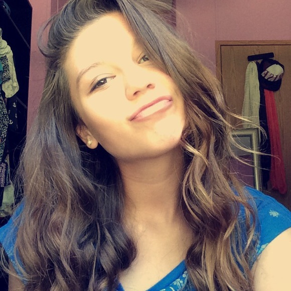 Profile Picture of Haley Hoffman (@hghmn7178) on Poshmark