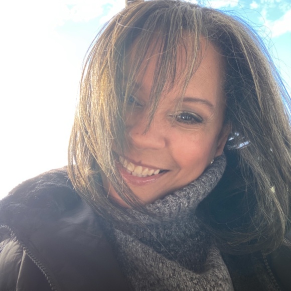 Profile Picture of Debbie Pignatore (@d_pignatore) on Poshmark