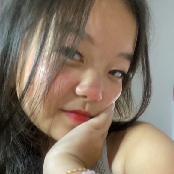 Profile Picture of Leira Vue (@leiravue) on Poshmark