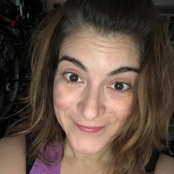 Profile Picture of Christine Stavros (@niota56) on Poshmark
