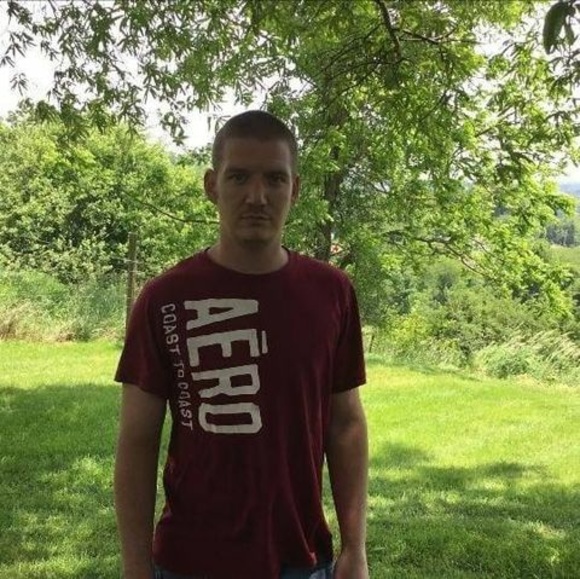 Profile Picture of Brad Earp (@earp32) on Poshmark