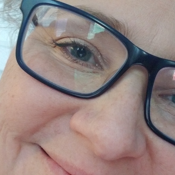 Profile Picture of Tara Laurent (@taktwo) on Poshmark