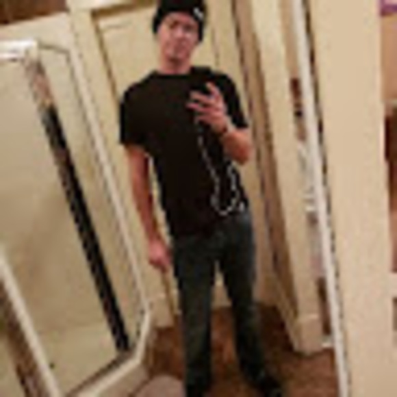 Profile Picture of Brandon Bender (@bbender656) on Poshmark