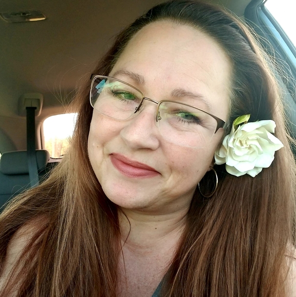 Profile Picture of Theresa Demaya (@nichtay) on Poshmark