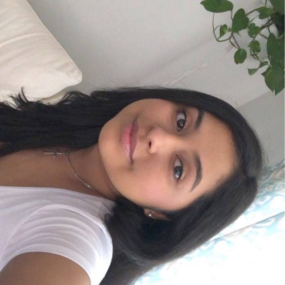 Profile Picture of Kim Rojas (@kim_rojas) on Poshmark