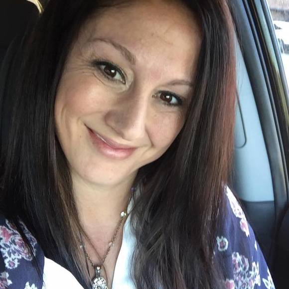 Profile Picture of Casey Bentz (@casey_lynn01) on Poshmark