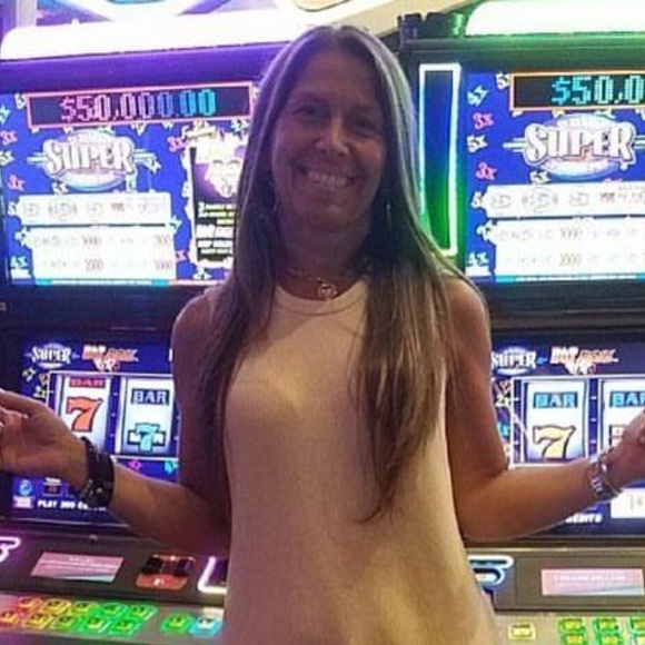 Profile Picture of Shawna Gillespie (@shawnag1965) on Poshmark