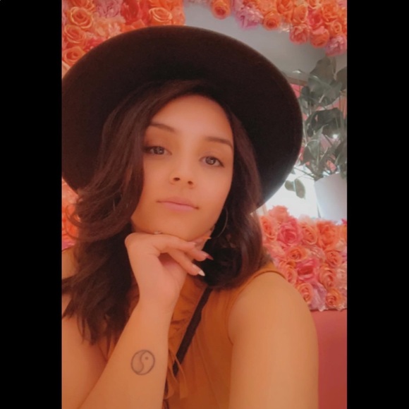 Profile Picture of Jerisha Rivera (@jerisha_riv) on Poshmark